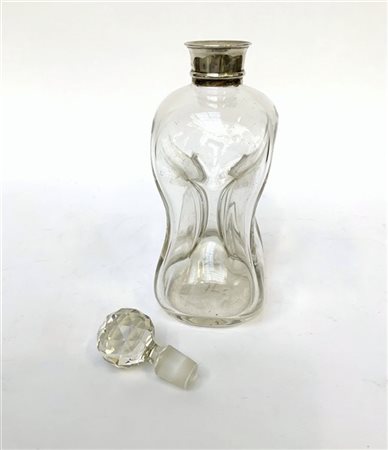 Bottiglia portaliquore con tappo in vetro con ghiera in argento recante punzoni