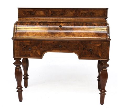 Scrittoio lastronato in radica con ribalta e piano a slittamento, tre cassetti