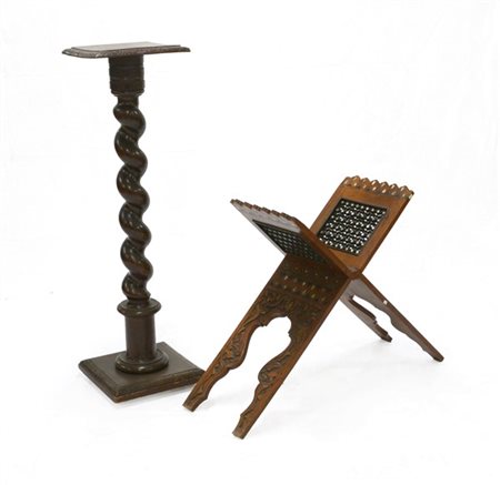 Lotto composto da un legno "Moresco" in legno intagliato, ebanizzato e decorato