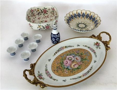 Lotto composto da un vassoio in porcellana Limoges e metallo dorato, un servizi