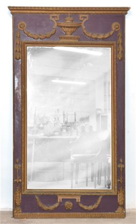 Caminiera in legno laccato decorata da fregi intagliati e dorati (cm 182x106) (