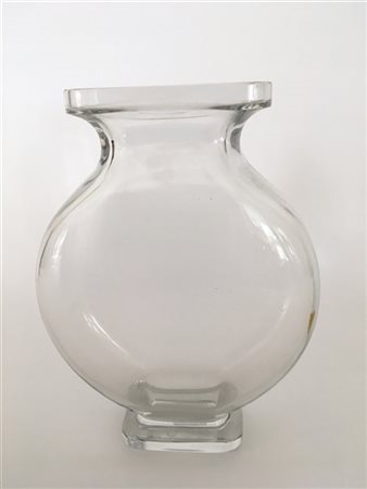 Baccarat Vaso a corpo schiacciato in vetro trasparente incolore. Francia, secolo