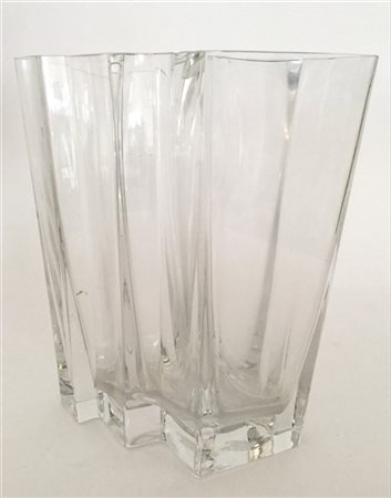 Vaso in vetro trasparente incolore di forma poligonale leggermente svasato. Ese