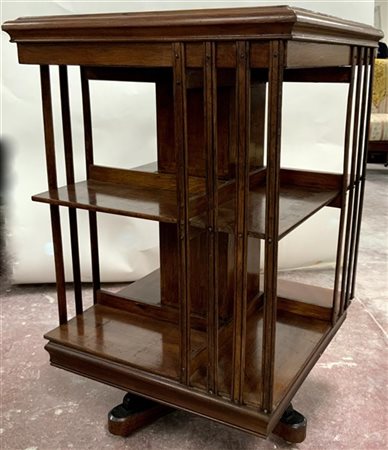 Libreria girevole con piano superiore radicato e filettato, due ripiani montant