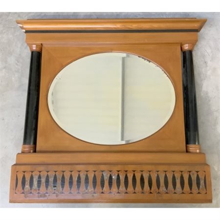 Caminiera con specchiera ovale decorata con colonne e profili ebanizzati. Austr