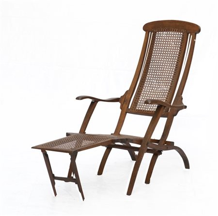 Sdraio in legno con poggiapiedi estraibile, schienale e seduta in cannettè (dif