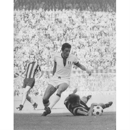 Gigi Riva 1971 ca.

Fotografia originale alla gelatina sali d'argento.