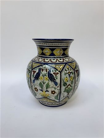 Vaso in ceramica decorato in policromia a fiori e volatili (h cm 34), marcato F