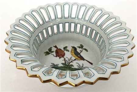 Manifattura di Herend, secolo XIX. Alzatina in porcellana smaltata e dorata, de