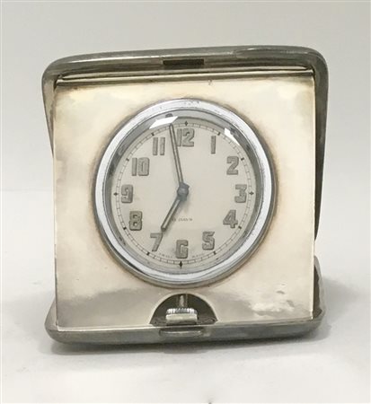 Orologio da viaggio in custodia in argento. Punzoni di Birmingham, 1928. Proven