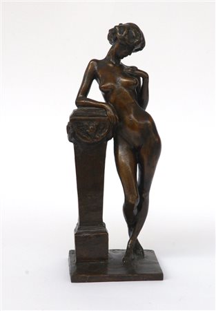 Luigi Secchi "Nudo femminile" gruppo in bronzo (h cm 41) firmato ed iscritto Mil