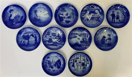 Manifattura danese, undici piatti celebrativi in porcellana decorati in blu, de