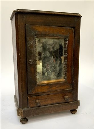 Modellino di armadio del sec. XIX con cassetto ed anta a specchio (cm 22x33x13)