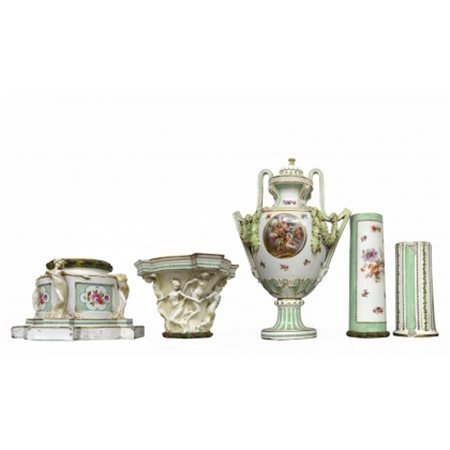 Manifattura di Ginori, prima metà del sec. XX. Vaso biansato con coperchio in p