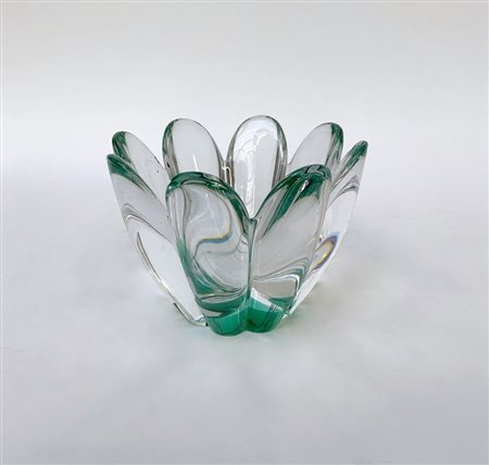 Orrefors Centrotavola a forma di fiore in vetro massello incolore e verde. Svezi