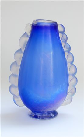 Manifattura di Murano
Vaso a morise in vetro soffiato sommerso incolore e blu t