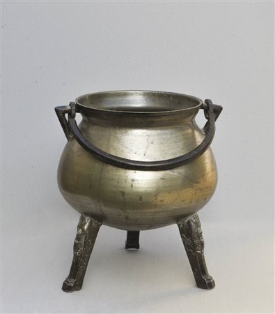 Paiolo trepiede, XVIII sec.;Bronzo, H. 32 cm