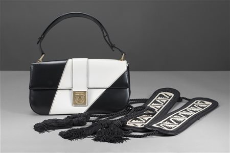 SALVATORE FERRAGAMO, ETRO
Lotto composto da borsetta a spalla in pelle bicolore