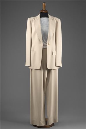 GIORGIO ARMANI 
Lotto composto da una completo pantalone color rosa cipria e un