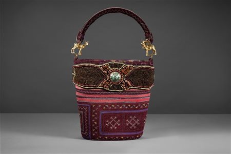 ROBERTA BALSAMO
Particolare e originale borsa a secchiello in tessuto kilim, de