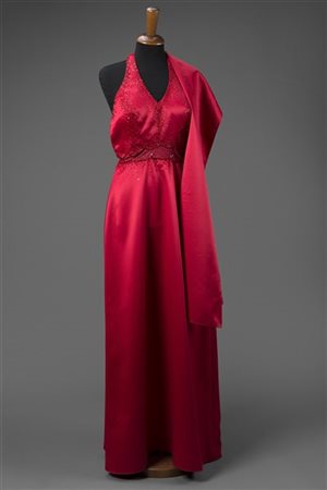 CAILAN'D
Vestito rosso lungo con allacciatura al collo e scollo decorato con pa