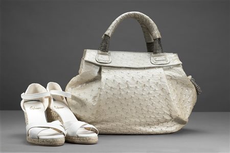 CASTANER, NUTI
Lotto composto da una borsa in simil-struzzo color avorio cangia