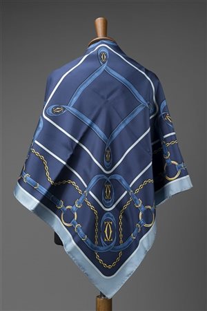 CARTIER
Foulard in seta nei toni del blu e azzurro, con scatola