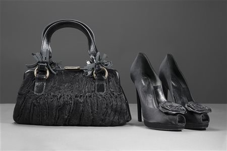 SIMONETTA RAVIZZA, ARMANI
Lotto composto da una borsetta in simil astrakan e un