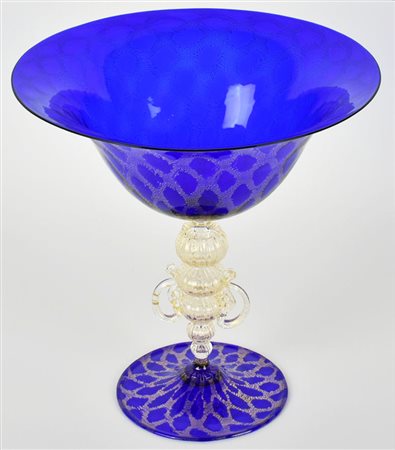 COPPA IN VETRO SOFFIATO DI MURANO blu con inclusioni in foglia d'oro e stelo...
