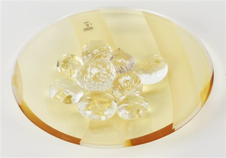 PIATTO CON 9 FRUTTI IN VETRO DI MURANO con inclusioni in foglia d'oro diam....