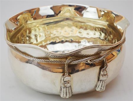 CIOTOLA IN ARGENTO SHEFFIELD realizzata con un profilo ondulato ed un decoro...