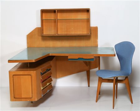  OPERA ITALIANA Scrivania con sedia.