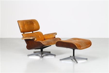CHARLES & RAY EAMES Poltrona con ottomano.