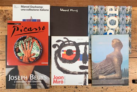 ARTISTI INTERNAZIONALI  - Lotto unico di 7 volumi (Beuys, Duchamp, Picasso, Munch, Mirò e Moore)