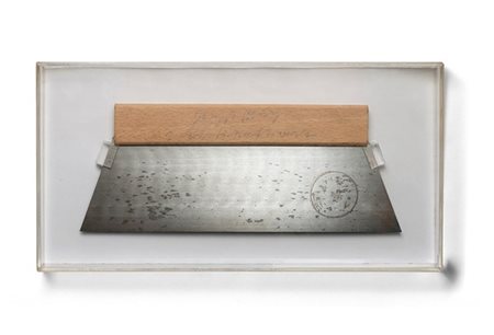 Joseph Beuys "Wirtschaftswerte" 1980
spatola in teca di plexiglas
cm 12x30
con t