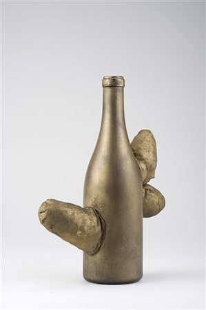 Yayoi Kusama "Untitled (Phallus Bottle)" 1966
bottiglia e tessuto dipinti d'oro