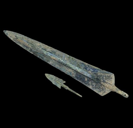 DAGA E PUNTA DI LANCIA DATAZIONE: VII-V sec. a. C. MATERIA E TECNICA: bronzo...