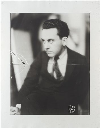 Man Ray "Autoritratto, 1924" 1960
gelatin silver print
cm 27x20,5
Da C. Laszlo "