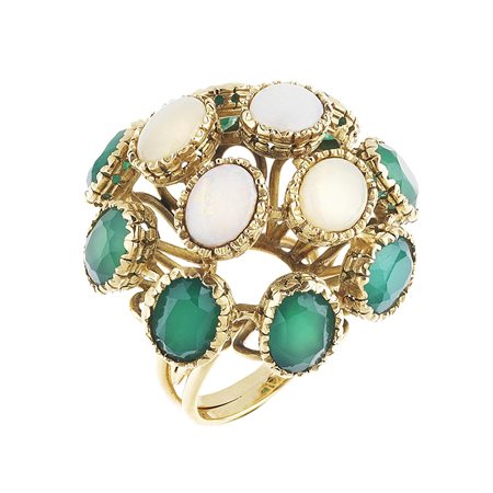 ANELLO IN ORO GIALLO, CALCEDONIO E OPALI, ANNI 1960 disegnato come una...