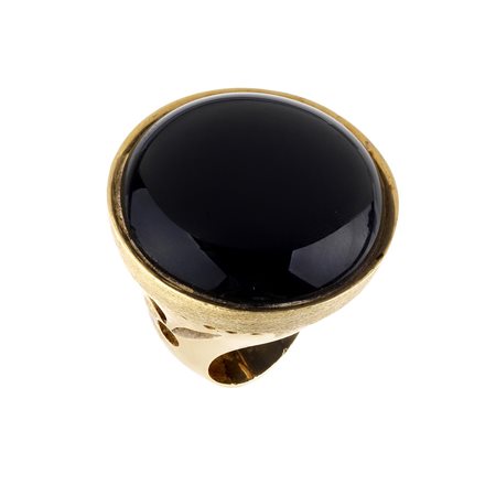 ANELLO IN ORO GIALLO E ONICE fascia traforata a motivi geometrici e floreali,...