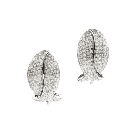 PAIO DI ORECCHINI IN ORO BIANCO E DIAMANTI montatura bombata a foglie...