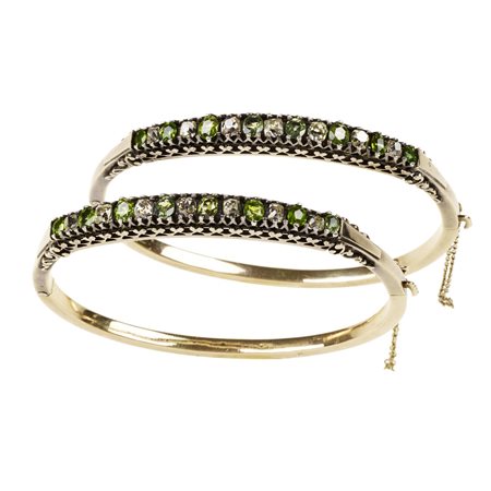 COPPIA DI BRACCIALI IN ORO, ARGENTO, DIAMANTI E PERIDOTI a cerchio...