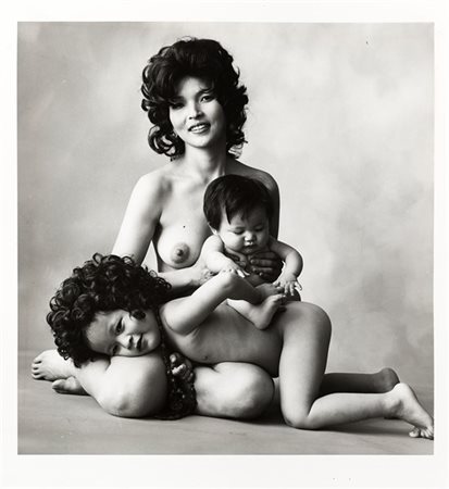 Shoji Otake Ritratto di famiglia 1980 ca.

Stampa fotografica vintage alla gelat