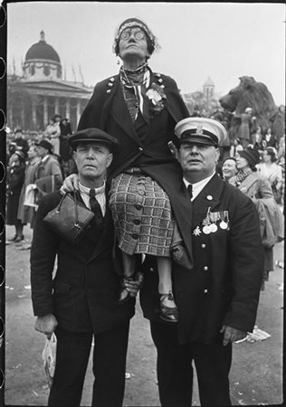 Henri Cartier-Bresson London, coronation parade of King George VI in Trafalgar S