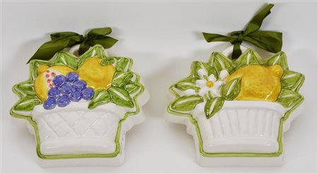 COPPIA DI FORMELLE PICCOLE THUN con decorazioni a limoni, uva e fiori cm 15x17