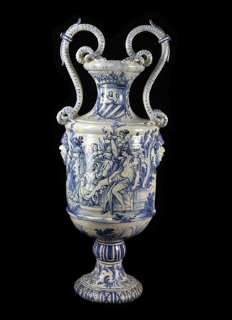 MANIFATTURA LIGURE DEL XIX SECOLO  Anfora biansata in ceramica bianco blu decorata a motivi classici.
