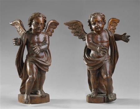 SCULTORE VENETO DEL XVIII SECOLO  Coppia di angeli in legno scolpito. .