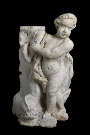 ARTISTA DEL XVII SECOLO  Putto con tritone in biancone d'Istria. .