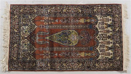 Tappeto in seta cm. 90x155.