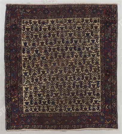 Tappeto cm. 107x122.